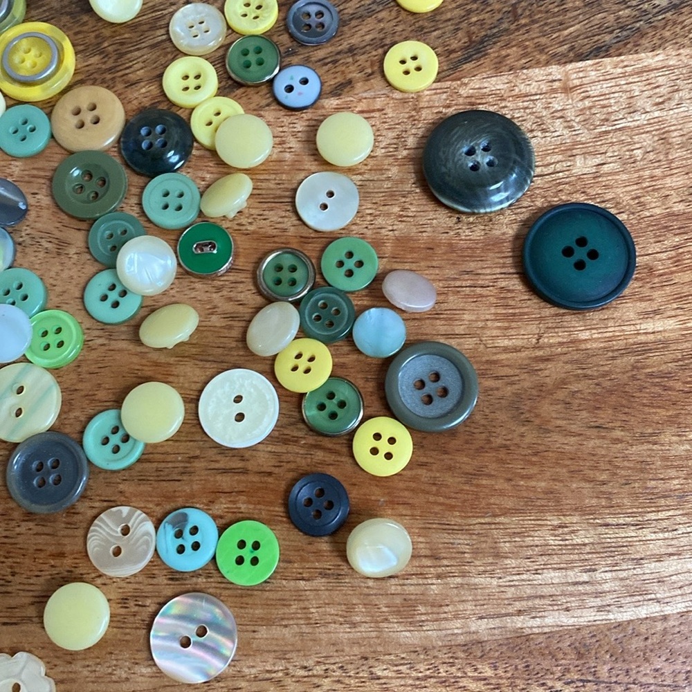 FINAL PRICE $10 Vintage Yellow Green Assorted Loose Buttons Sewing Clothing - Picture 6 of 7
